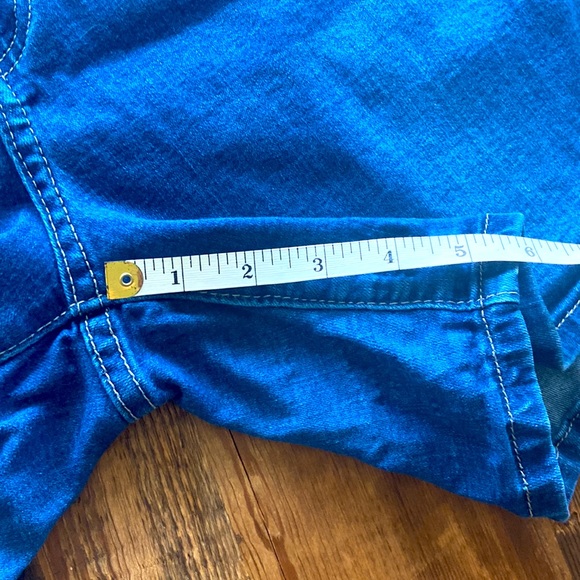 Cute and stretchy Jean shorts. - Picture 5 of 7